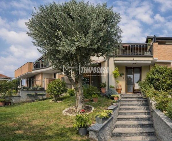 casa indipendente in vendita a Sedriano in zona Roveda