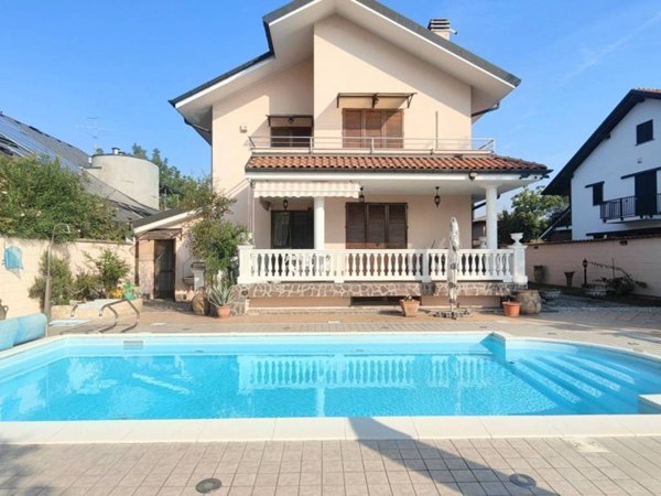 casa indipendente in vendita a Sedriano in zona Roveda