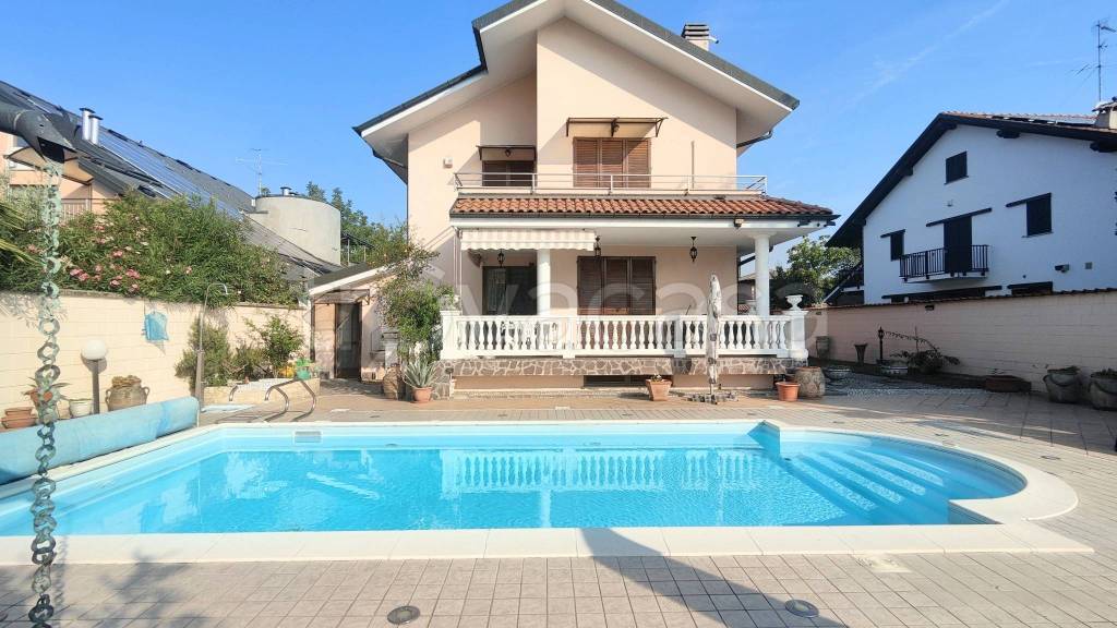 casa indipendente in vendita a Sedriano in zona Roveda