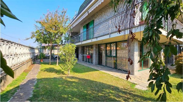 casa indipendente in vendita a Sedriano in zona Roveda