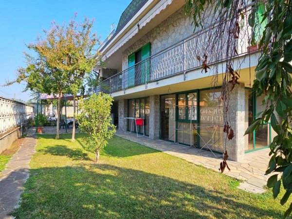 casa indipendente in vendita a Sedriano in zona Roveda