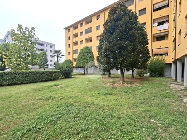 appartamento in vendita a Sedriano in zona Roveda