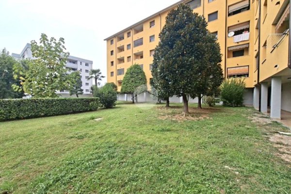 appartamento in vendita a Sedriano in zona Roveda