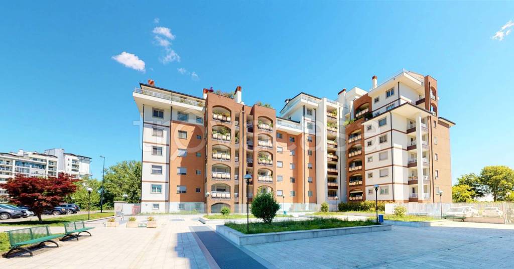 locale commerciale in vendita a Segrate