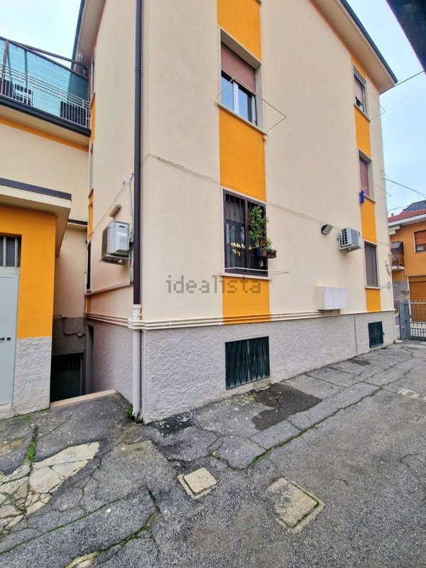 locale commerciale in vendita a Segrate