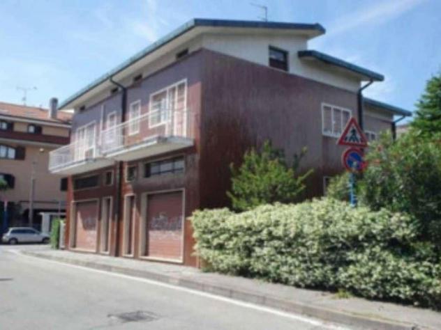 locale commerciale in vendita a Segrate
