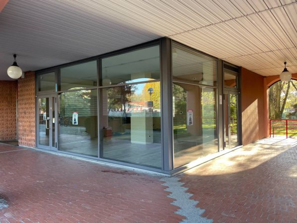 negozio in vendita a Segrate in zona Milano 2
