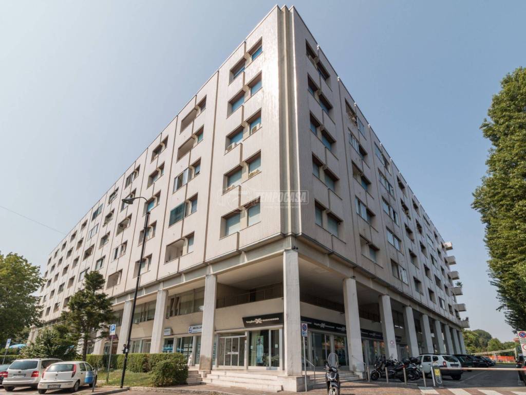 appartamento in vendita a Segrate in zona Redecesio