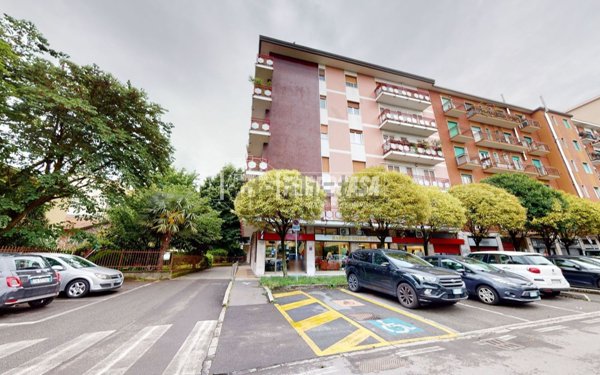 appartamento in vendita a Segrate in zona Tregarezzo