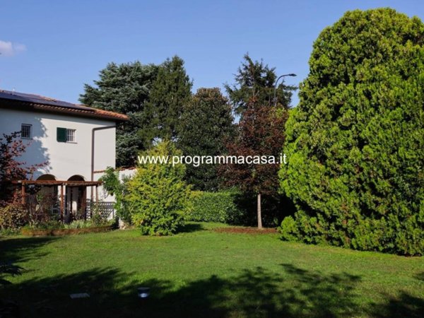 casa indipendente in vendita a Segrate