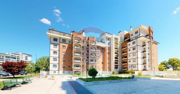 locale commerciale in vendita a Segrate