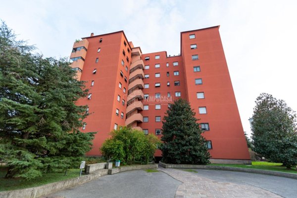 appartamento in vendita a Segrate in zona Tregarezzo
