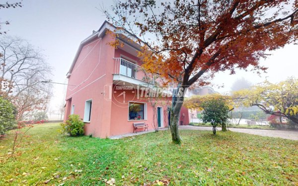 casa indipendente in vendita a Segrate in zona Novegro