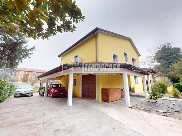 casa indipendente in vendita a Segrate in zona Lavanderie