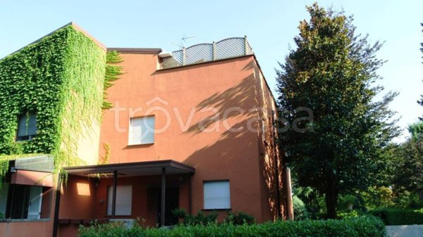 casa indipendente in vendita a Segrate