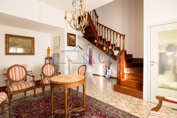 casa indipendente in vendita a Segrate
