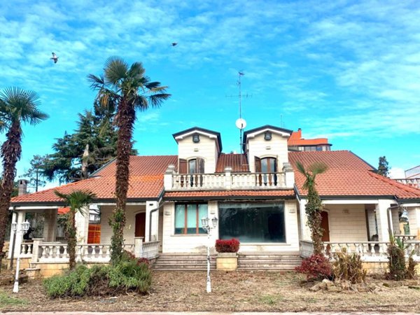 casa indipendente in vendita a Segrate in zona Novegro