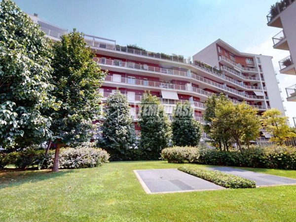 appartamento in vendita a Segrate in zona Redecesio