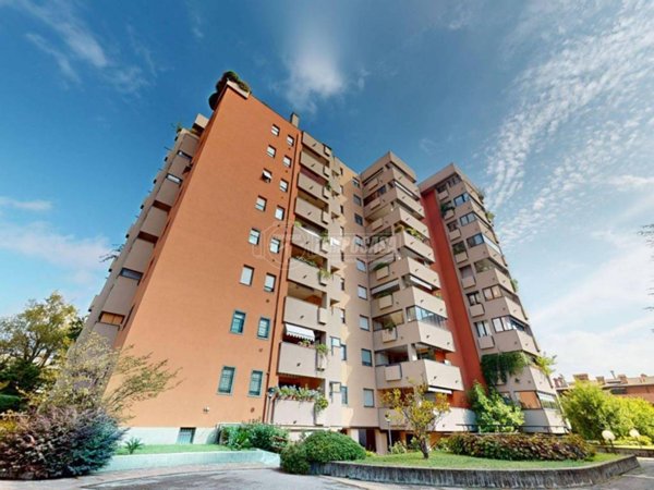 appartamento in vendita a Segrate in zona Redecesio