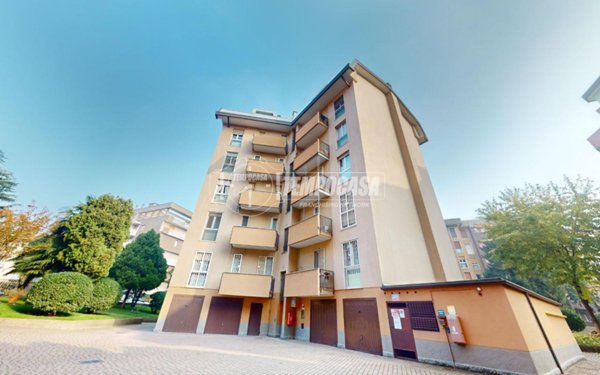 appartamento in vendita a Segrate in zona Tregarezzo