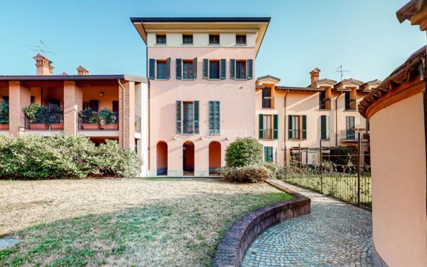 appartamento in vendita a Segrate in zona Redecesio