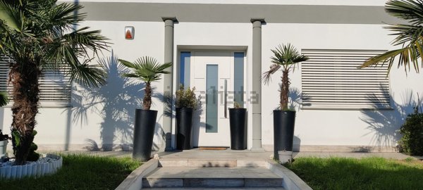 casa indipendente in vendita a Segrate