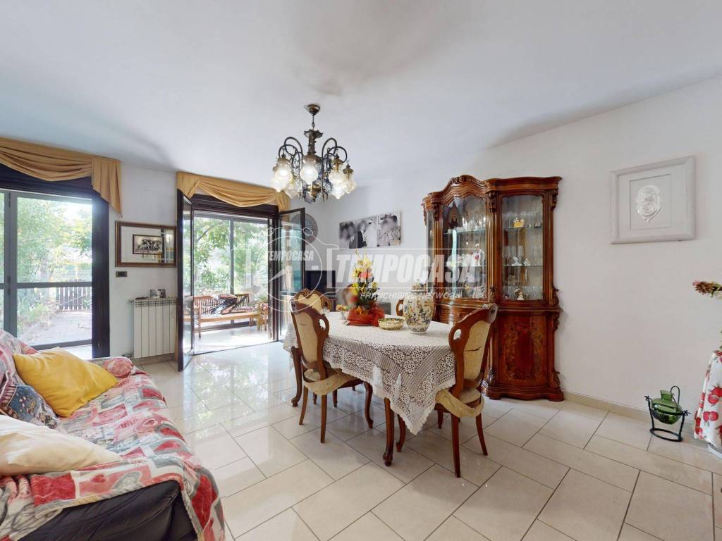 casa indipendente in vendita a Segrate in zona Rovagnasco