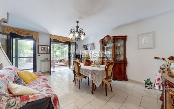 casa indipendente in vendita a Segrate