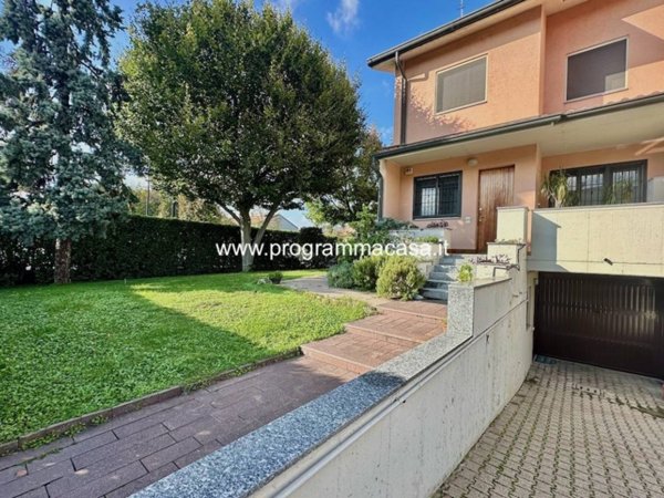 casa indipendente in vendita a Segrate