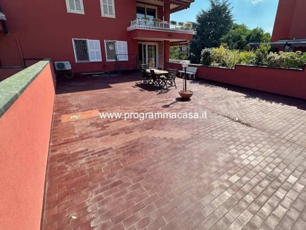 appartamento in vendita a Segrate in zona Redecesio
