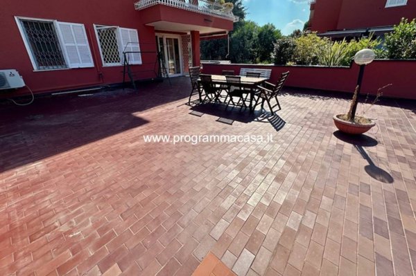 appartamento in vendita a Segrate in zona Redecesio
