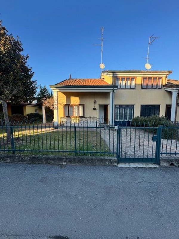 casa indipendente in vendita a Segrate