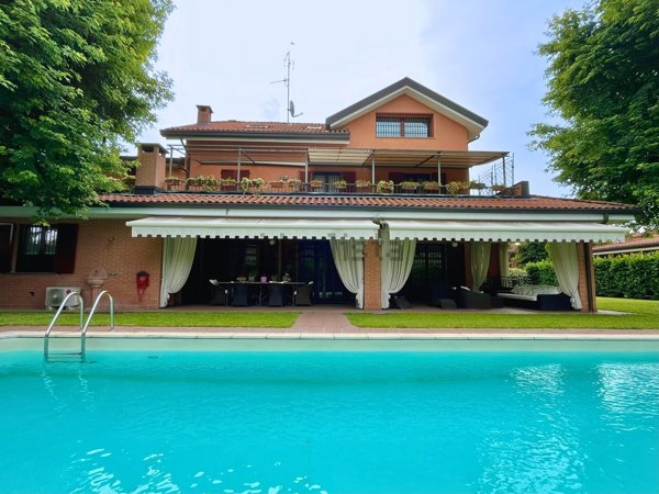 casa indipendente in vendita a Segrate
