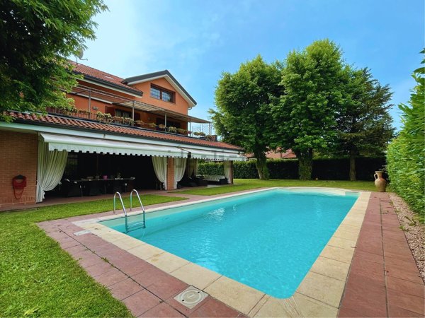 casa indipendente in vendita a Segrate