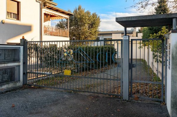casa indipendente in vendita a Segrate