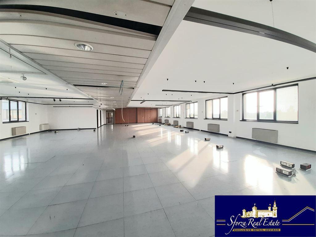 locale commerciale in vendita a Segrate
