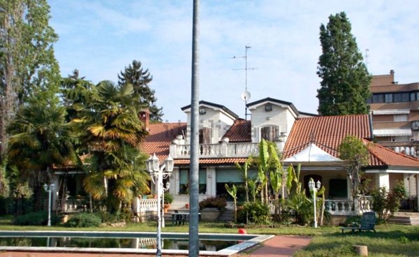 casa indipendente in vendita a Segrate in zona Novegro