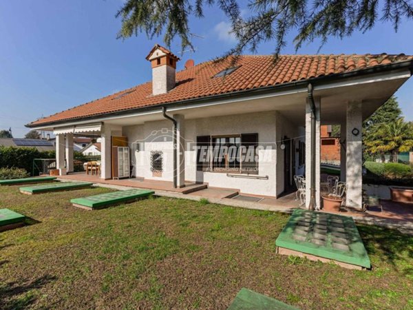 casa indipendente in vendita a Segrate in zona Novegro