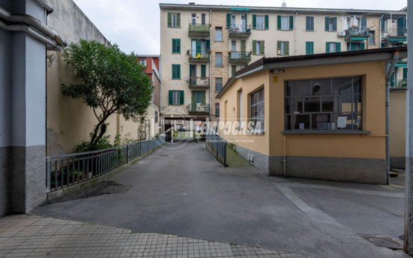 appartamento in vendita a Segrate in zona Tregarezzo