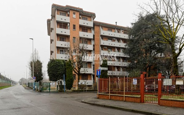 appartamento in vendita a Segrate in zona Redecesio