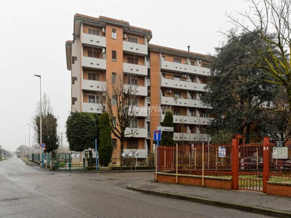 appartamento in vendita a Segrate in zona Redecesio