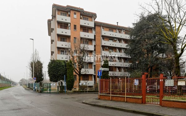 appartamento in vendita a Segrate in zona Redecesio