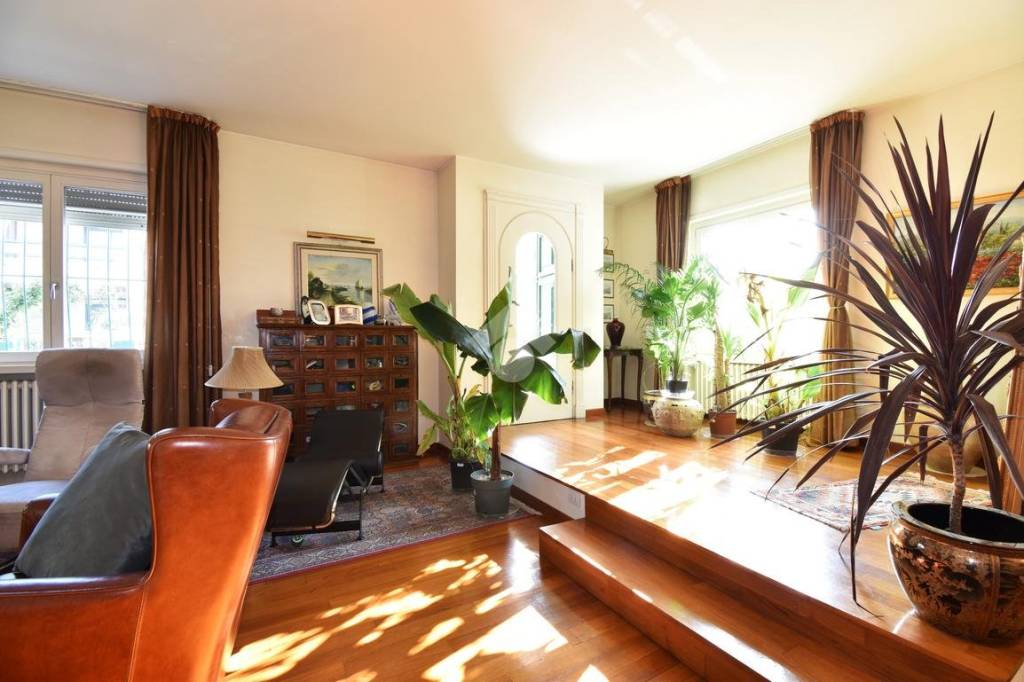 casa indipendente in vendita a Segrate in zona Novegro