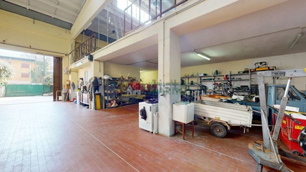 capannone in vendita a Segrate