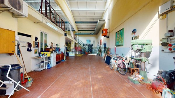 capannone in vendita a Segrate