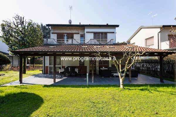 casa indipendente in vendita a Segrate