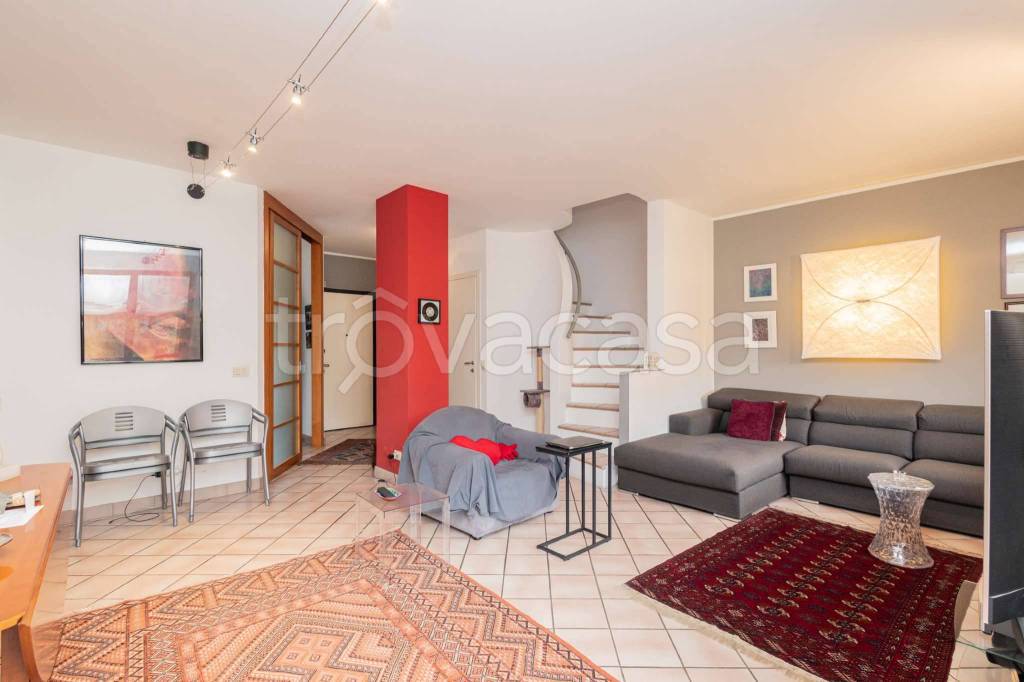 casa indipendente in vendita a Segrate