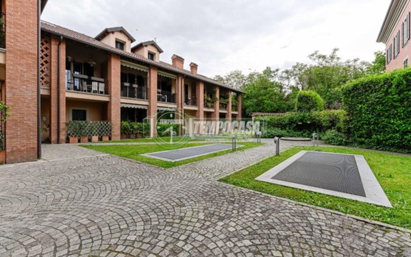 appartamento in vendita a Segrate in zona Redecesio