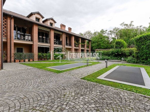 appartamento in vendita a Segrate in zona Redecesio