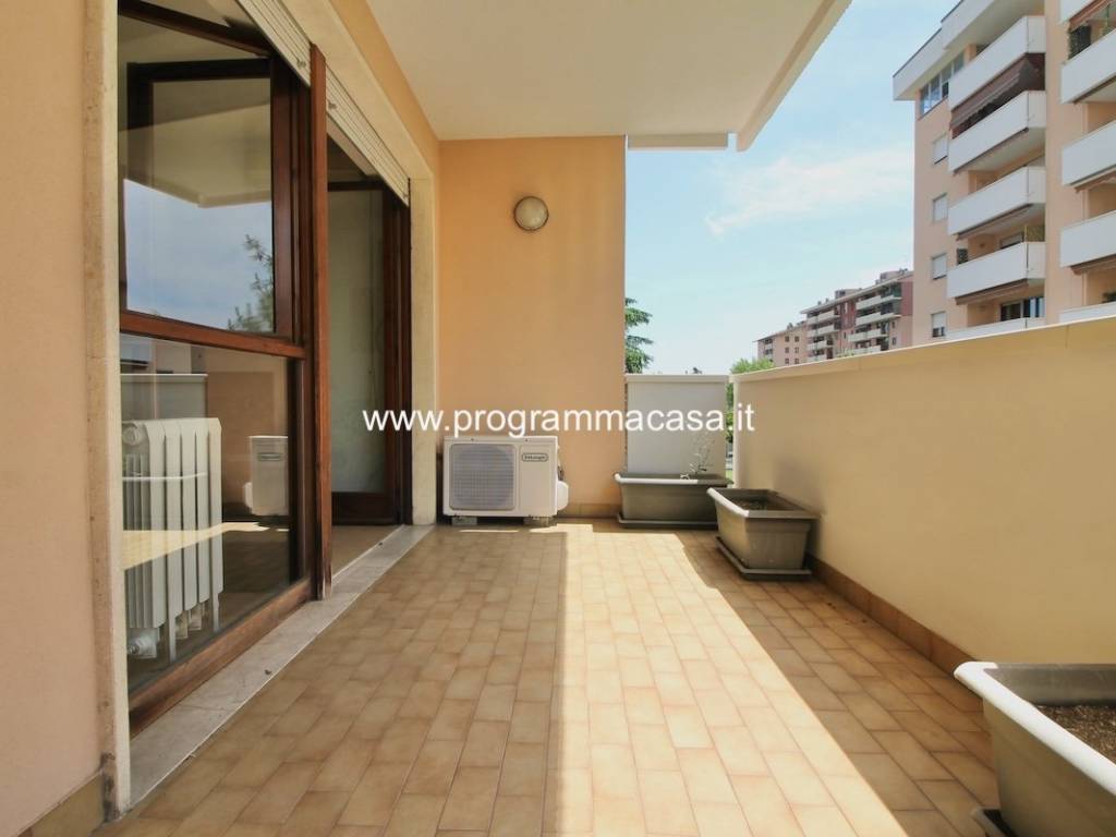 appartamento in vendita a Segrate in zona Redecesio